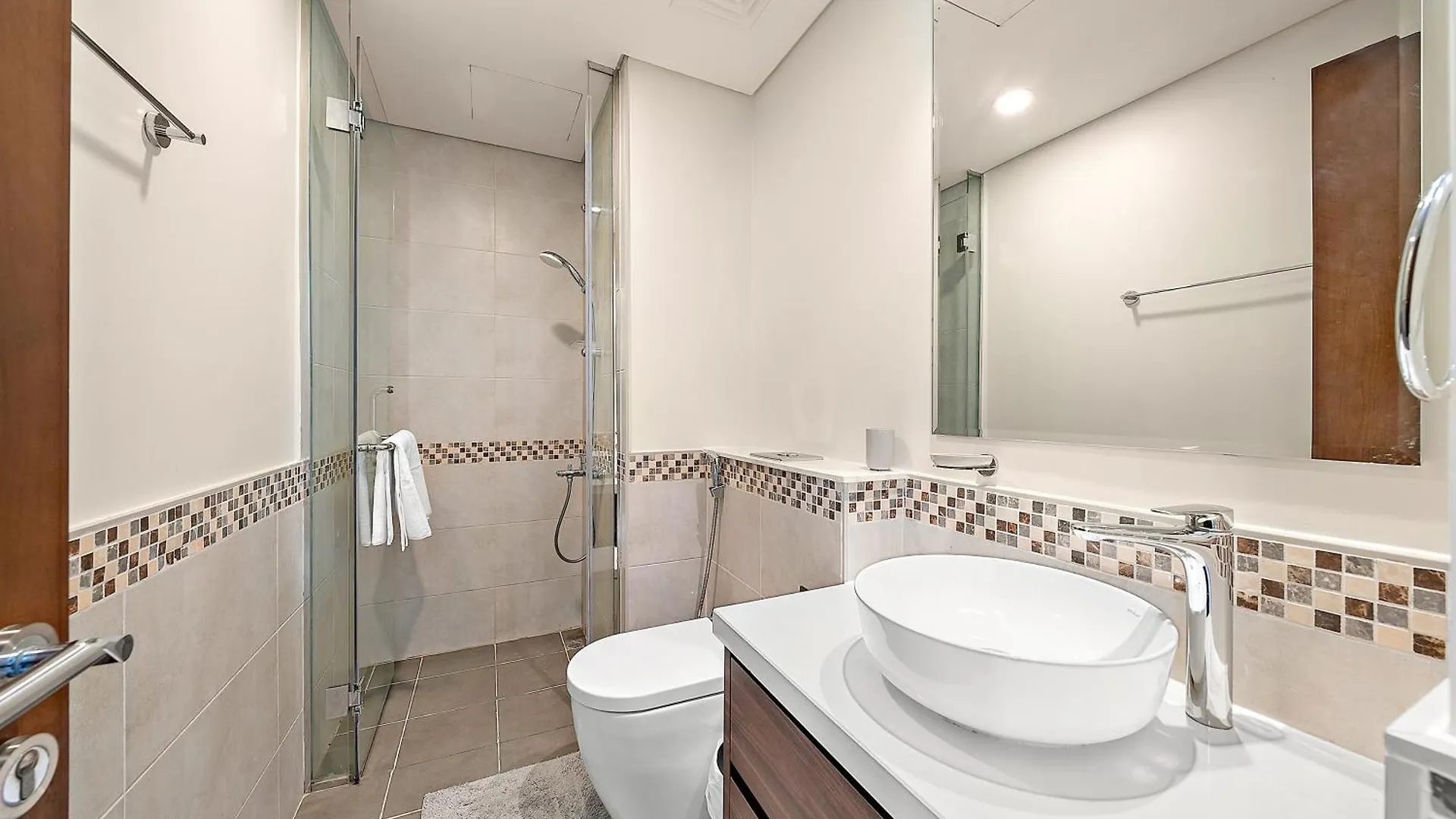 Beautiful Canal View 1-Bedroom Apartment In The Heart Of Business Bay Dubai