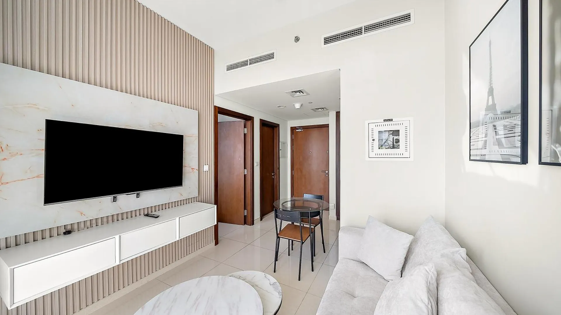 Beautiful Canal View 1-Bedroom Apartment In The Heart Of Business Bay Dubai Forenede Arabiske Emirater
