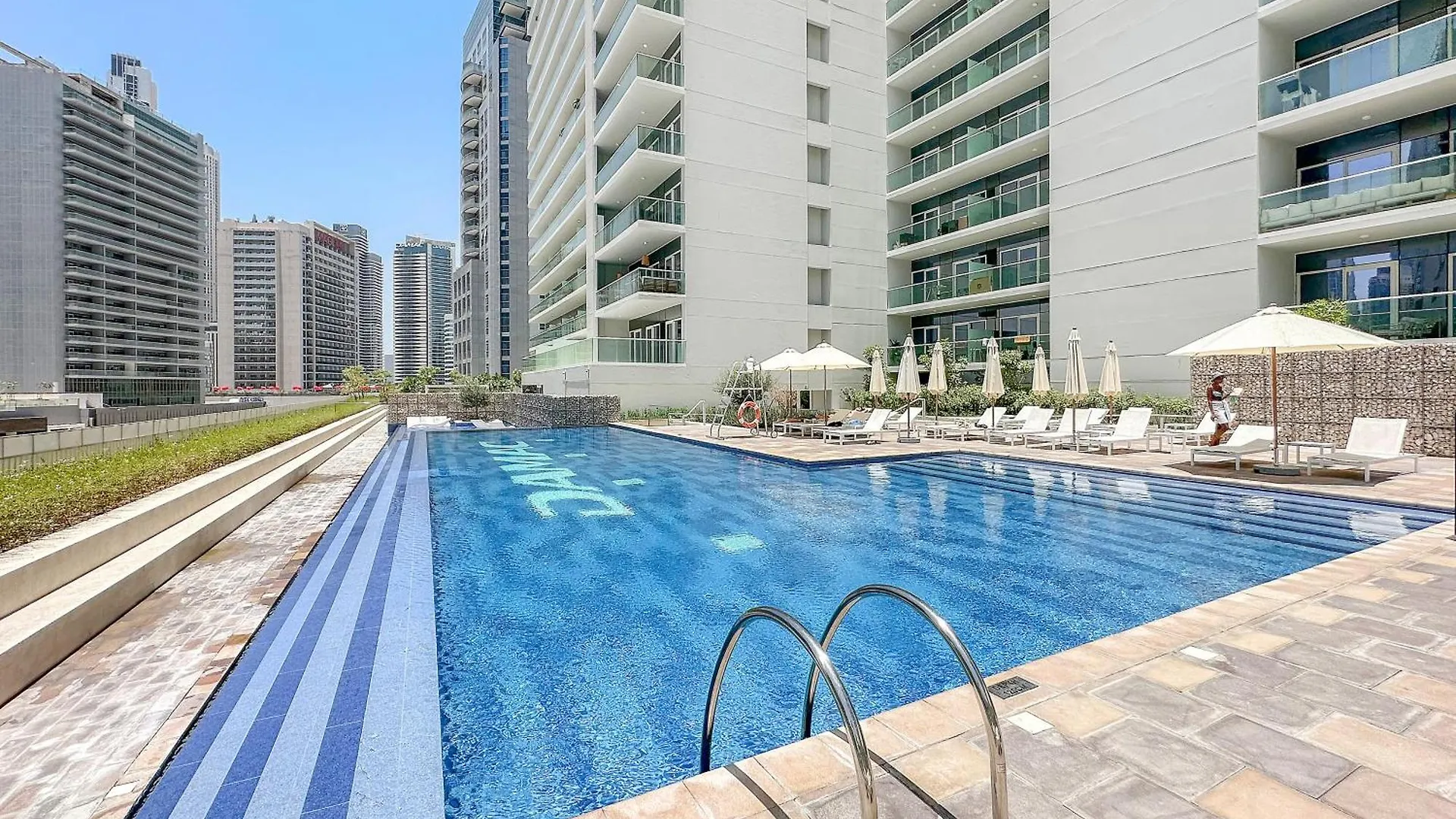 Beautiful Canal View 1-Bedroom Apartment In The Heart Of Business Bay Dubai