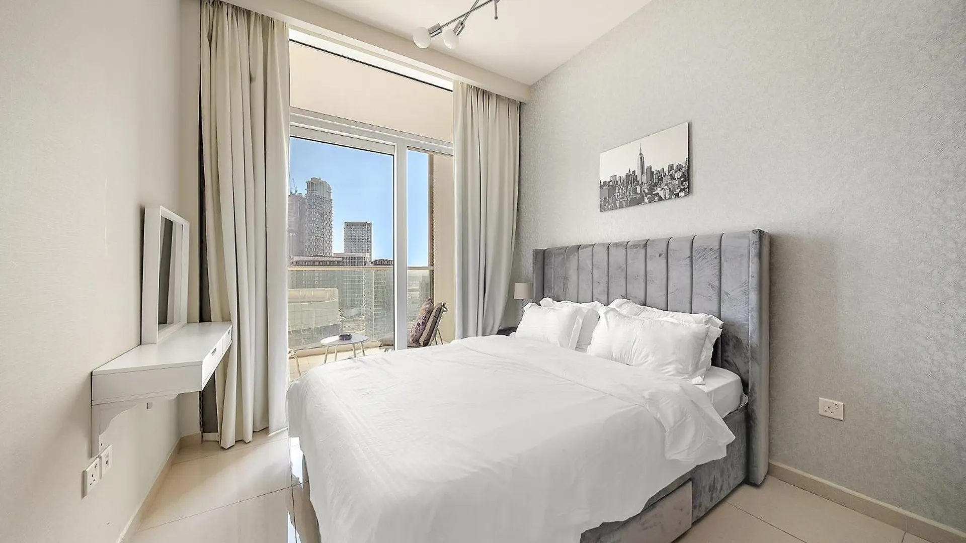 Beautiful Canal View 1-Bedroom Apartment In The Heart Of Business Bay Dubai United Arab Emirates