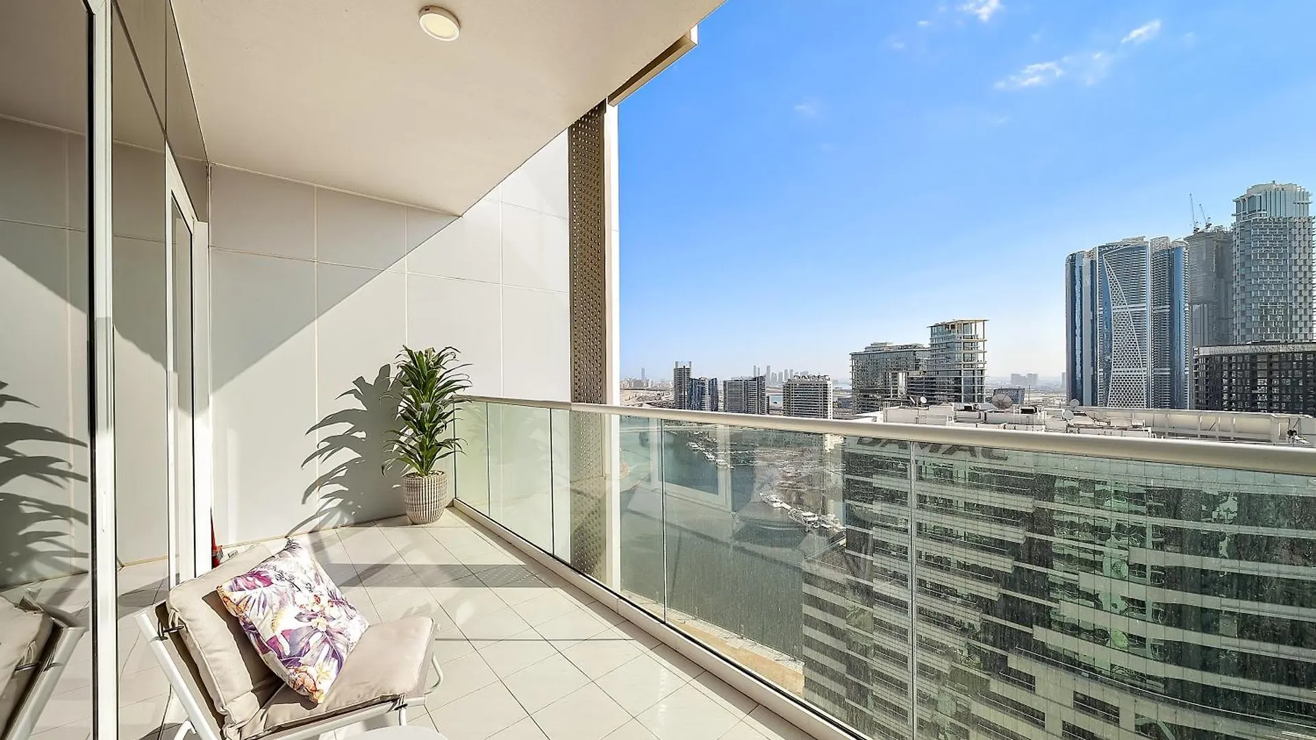 Beautiful Canal View 1-Bedroom Apartment In The Heart Of Business Bay Dubai